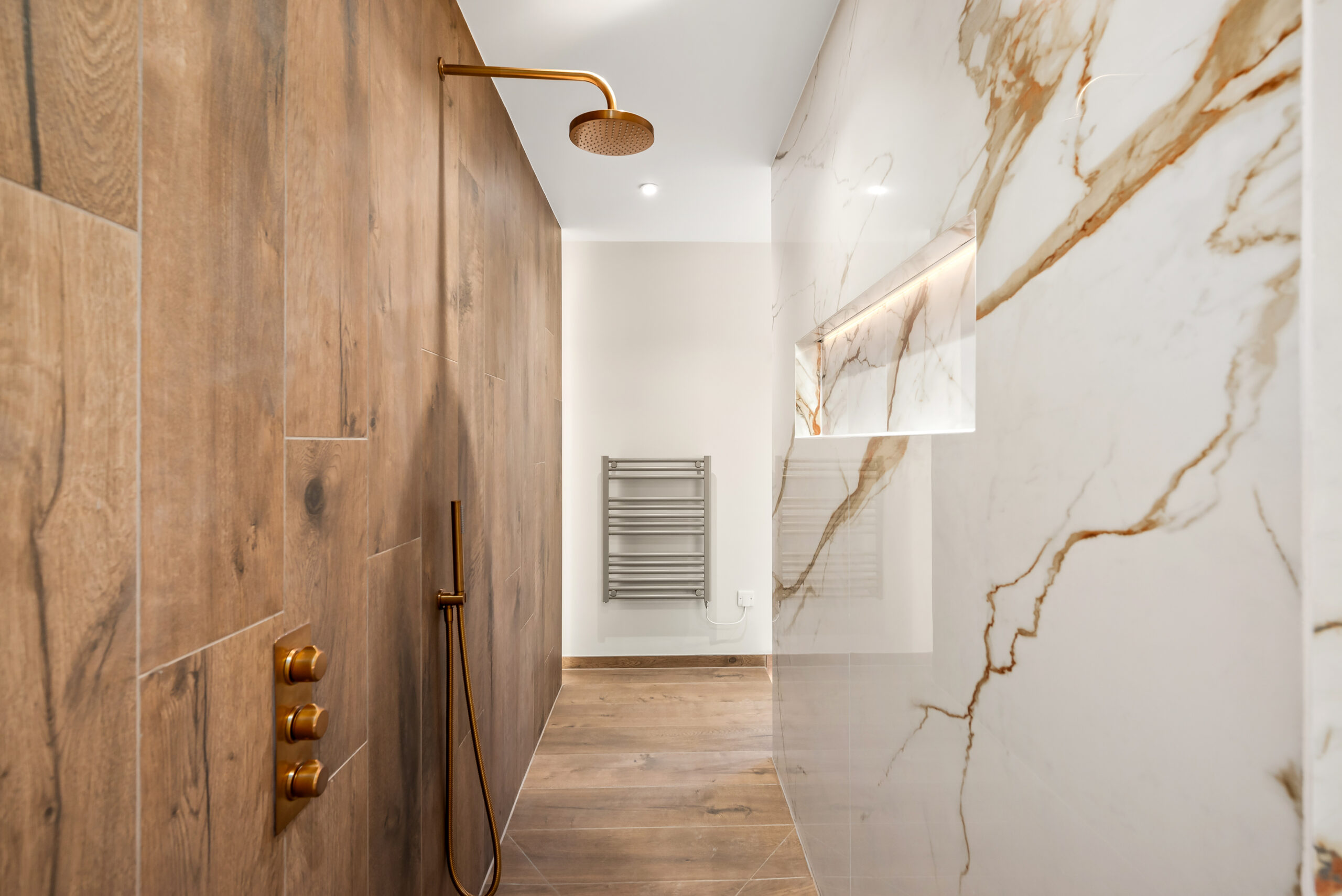 Walk in Shower With Shower Niche